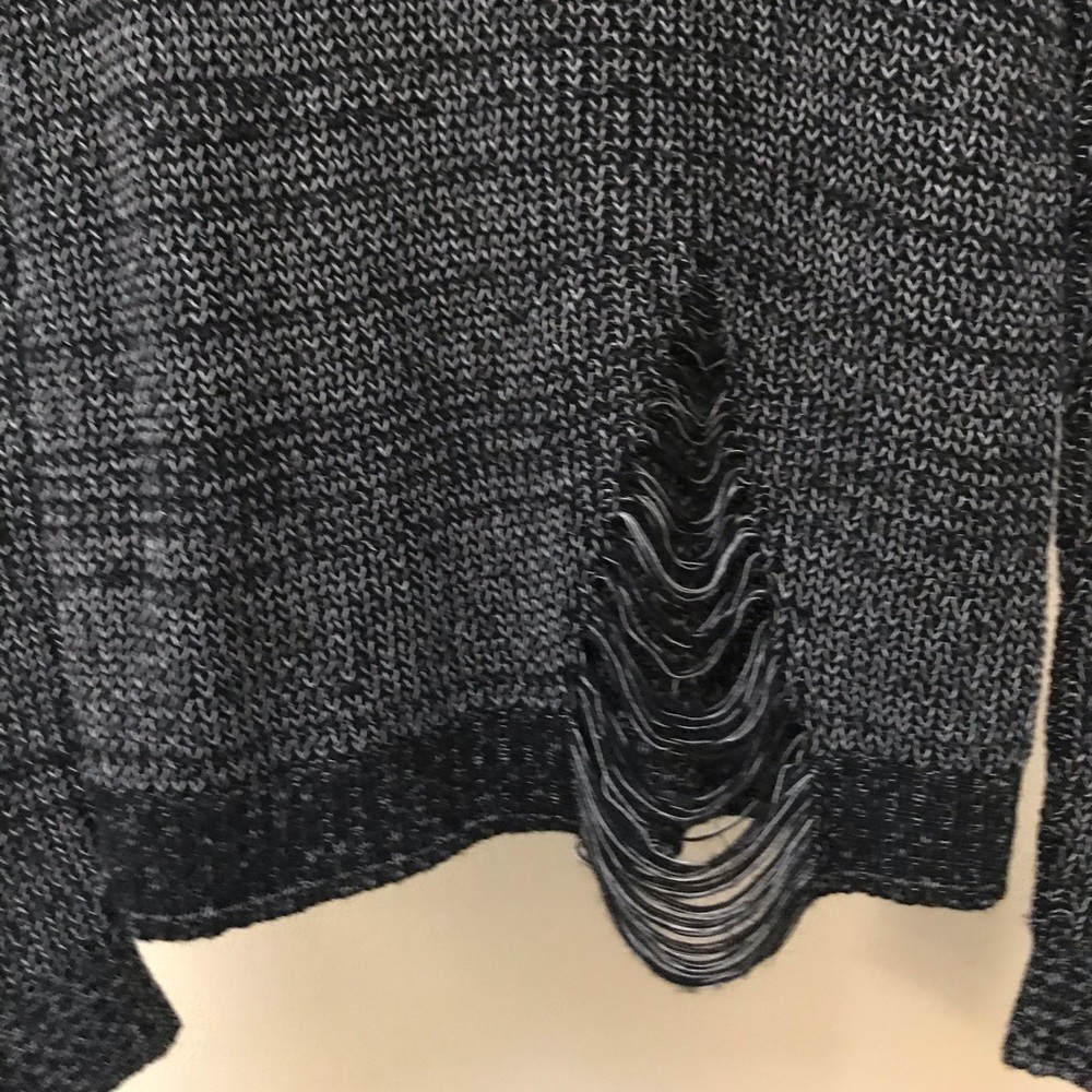 Distressed sweater - Picture 2 of 4